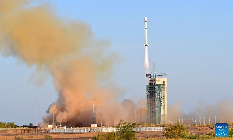 A Long March-2D rocket carrying China's first reusable and returnable test satellite, the Shijian-19, blasts off from the Jiuquan Satellite Launch Center in northwest China, Sept. 27, 2024. China sent its first reusable and returnable test satellite, the Shijian-19, into space on Friday, using a Long March-2D rocket for the launch. The rocket blasted off at 6:30 p.m. (Beijing Time) from the Jiuquan Satellite Launch Center in northwest China. (Photo: Xinhua)