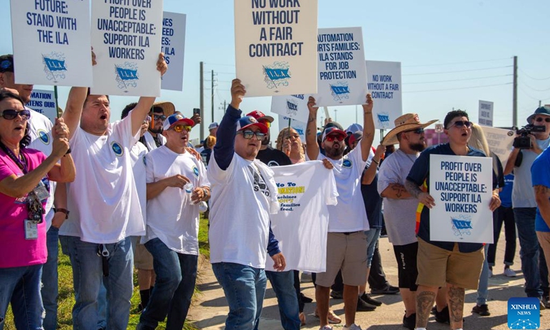 Port workers participate in a strike at the Port of Houston in Texas, the United States, on Oct. 1, 2024. (Photo: Xinhua)