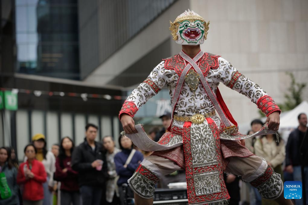 A Thai dancer performs during the 2024 Thai Festival at the Vancouver Art Gallery plaza in Vancouver, British Columbia, Canada, Sept. 28, 2024. (Photo: Xinhua)