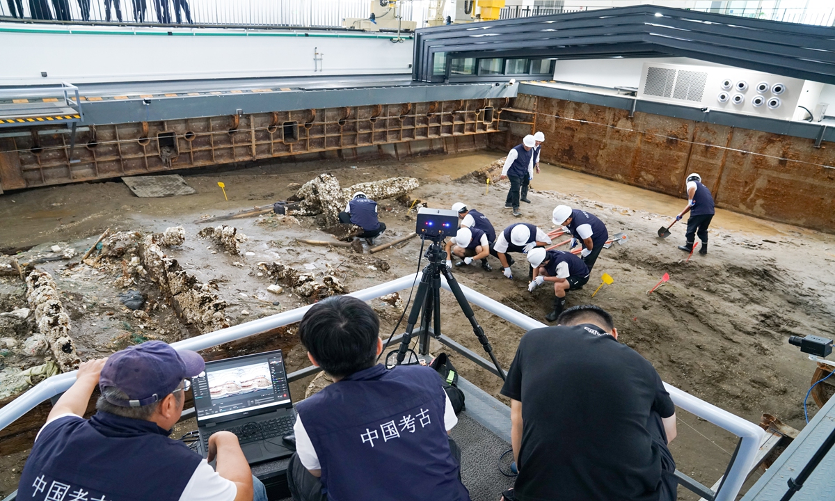 Chinese researchers are uncovering relics at the workstation Photo: Courtesy of Shanghai Museum