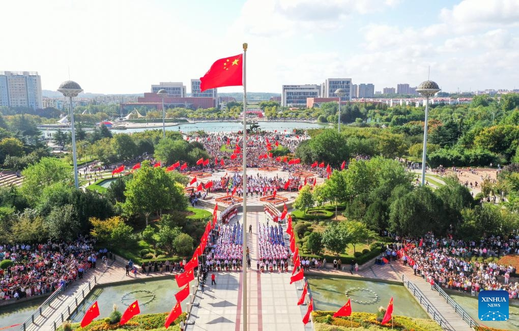 A flag-raising ceremony is held to mark the 75th anniversary of the founding of the People's Republic of China in Jiaozhou City, east China's Shandong Province, on Oct. 1, 2024. (Photo: Xinhua)