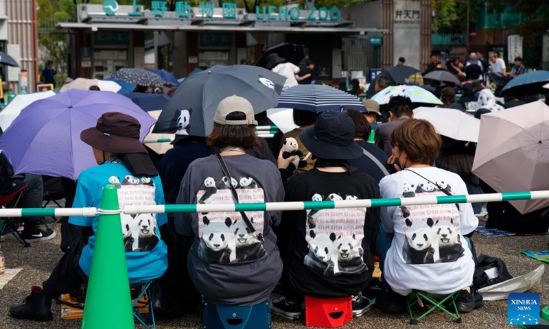 Visitors line up at the gate of Ueno Zoo in Tokyo, Japan, Sept. 28, 2024. Beloved giant pandas Ri Ri and Shin Shin left Tokyo's Ueno Zoo in the early hours of Sunday to fly back to their home country China due to age-related health concerns. On Saturday, the final public viewing day for the panda pair, more than 2,000 fans lined up before opening to say their goodbyes, with many in tears. Giant panda Ri Ri, a male, and female giant panda Shin Shin, both from southwest China's Sichuan Province, arrived at Ueno Zoo in February 2011 under a leasing agreement. Photo: Xinhua