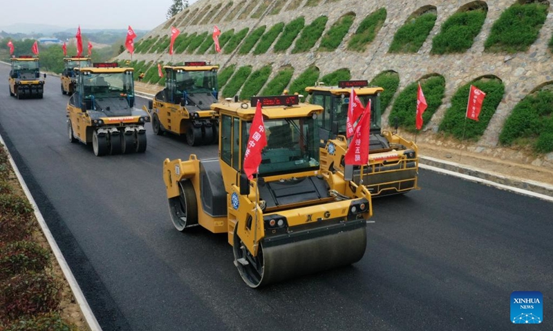 A drone photo shows unmanned road rollers operating at a section of an expressway along the Dabie Mountains in central China's Henan Province, April 11, 2024. Strategically positioned in central part of the country, Henan has been serving as a national hub of transporation for ages. The past decades saw the province building a modern transportation network consisting air flights, railways, highways, water channels and all sorts of ports. It is now rapidly extending its role to areas of cross-border logistics, investment, and trade to facilitate the dual circulation of domestic and international markets. Photo: Xinhua