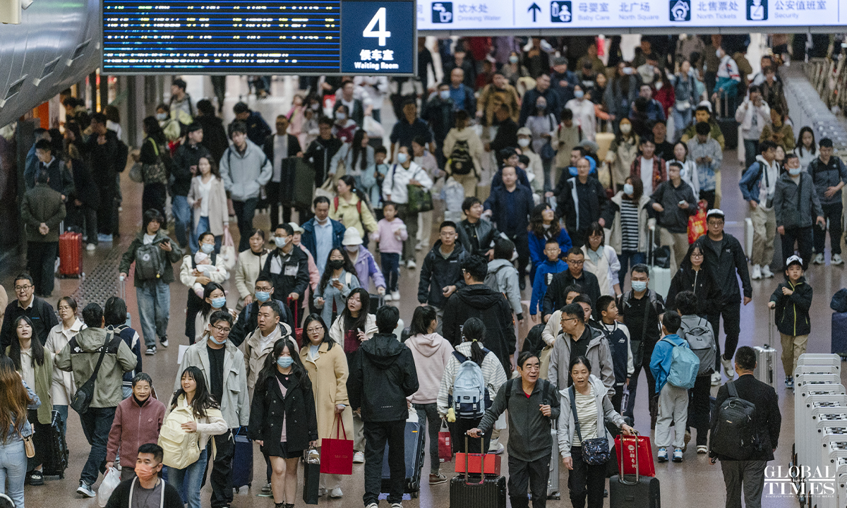 Travelers at Beijing West Railway Station in Beijing on October 1, 2024 Photo: Li Hao/GT 