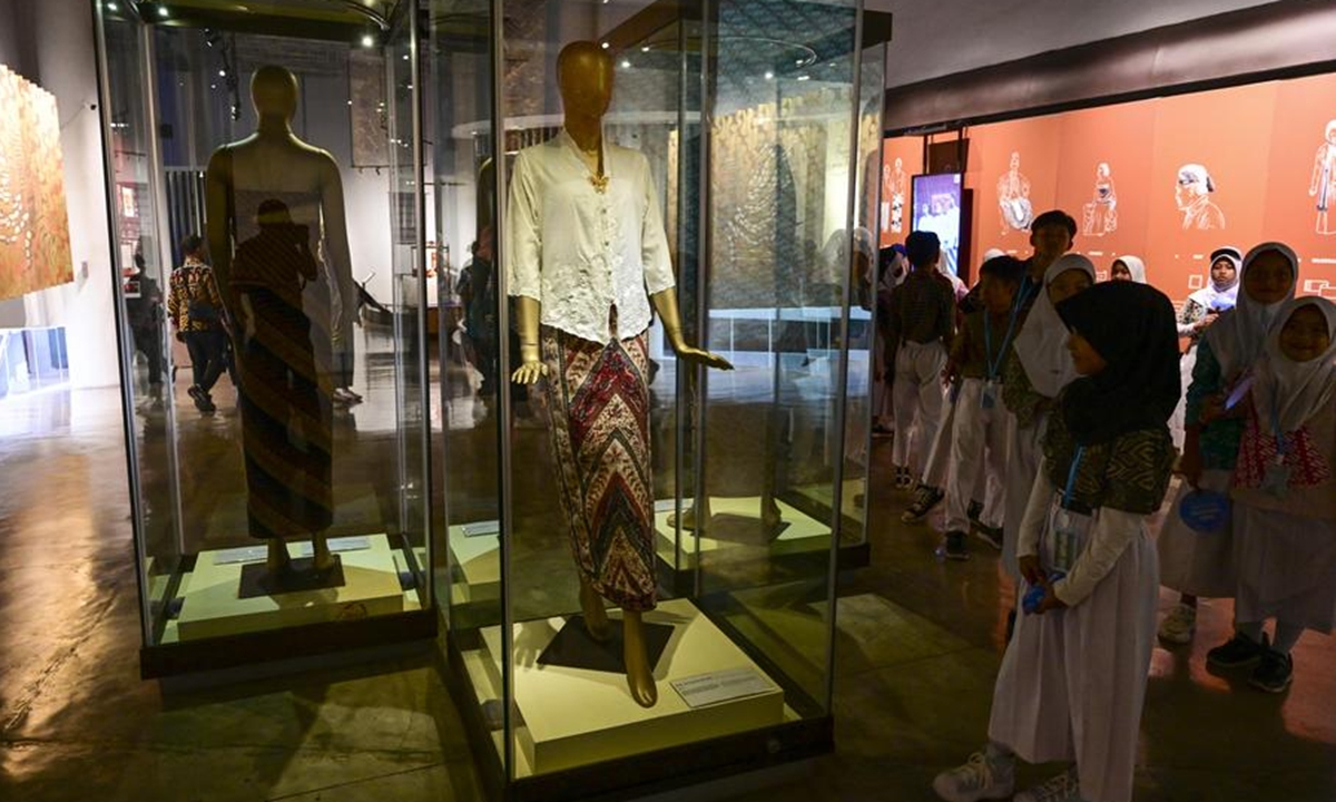 Students visit the Museum Batik Indonesia in celebration of the National Batik Day at Taman Mini Indonesia Indah, a culture-based recreational area, in Jakarta, Indonesia, Oct. 2, 2024. (Xinhua/Zulkarnain)
