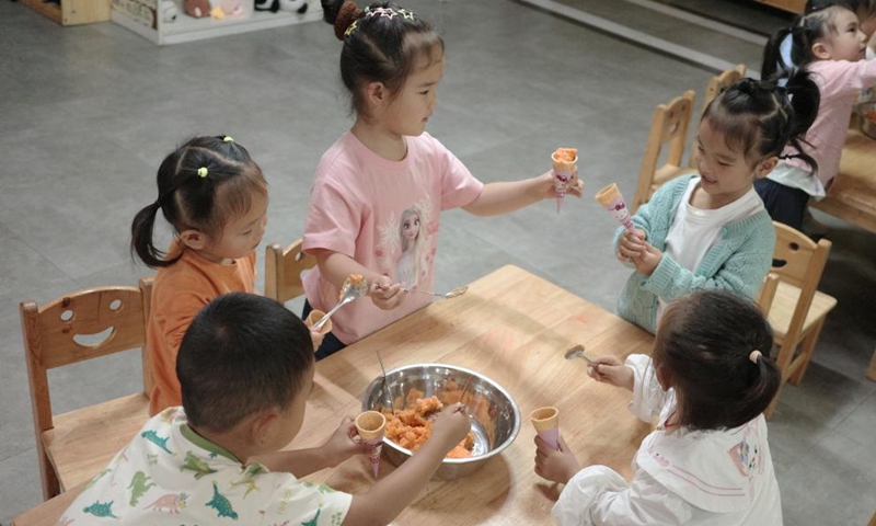 Children in Qicai Kindergarten make afternoon snacks in Xiangxi Tujia and Miao Autonomous Prefecture, central China's Hunan Province, June 26, 2024. (Xinhua/Lin Jianjie)