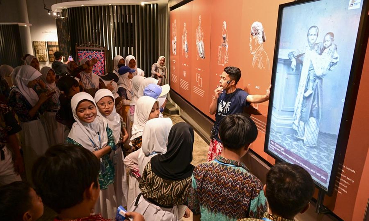 Students visit the Museum Batik Indonesia in celebration of the National Batik Day at Taman Mini Indonesia Indah, a culture-based recreational area, in Jakarta, Indonesia, Oct. 2, 2024. (Xinhua/Zulkarnain)
