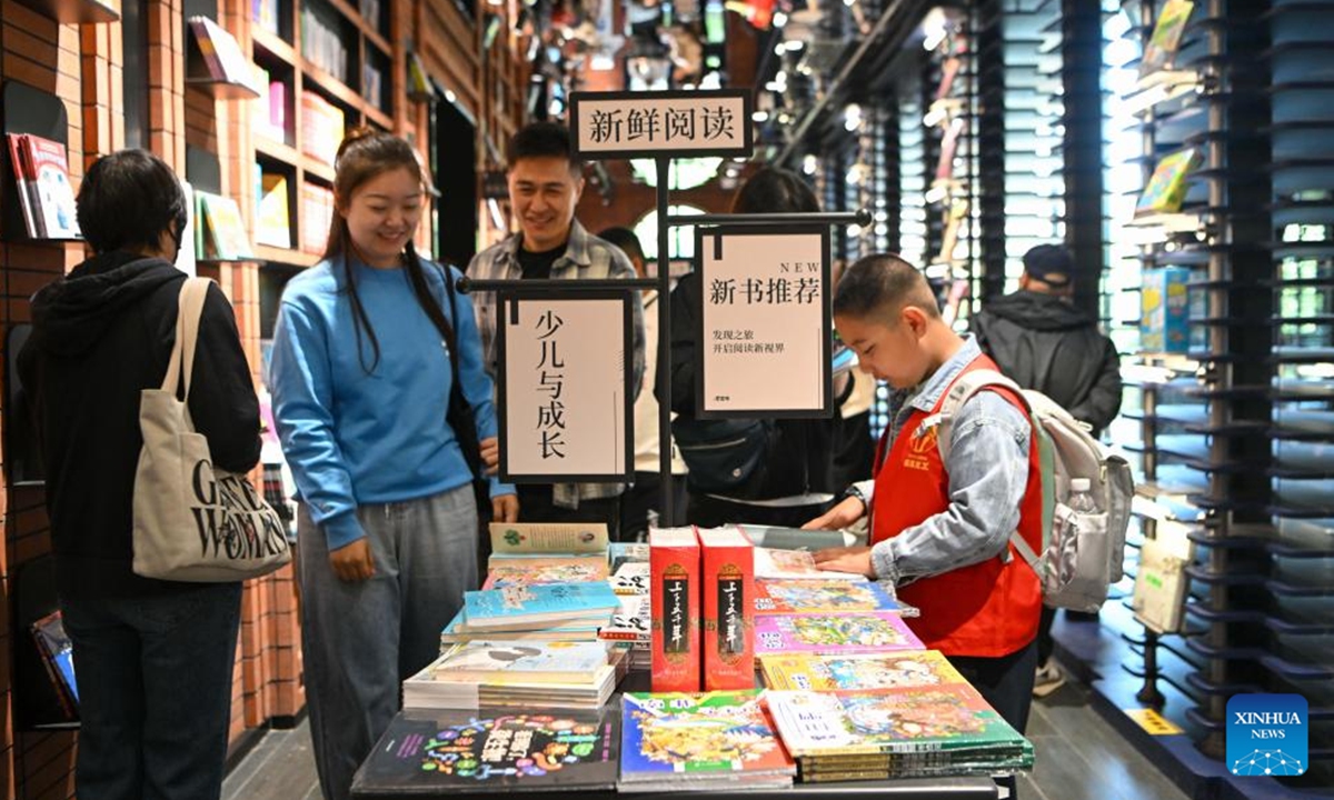 Readers select books at Zhongshuge Bookstore in the Italian Style Area in Tianjin, north China, Oct. 2, 2024. Zhongshuge Bookstore, an urban renewal and upgrading project of Tianjin, attracts many tourists during the National Day holiday. It will serve citizens with various cultural activities to promote reading in the future. (Xinhua/Sun Fanyue)

