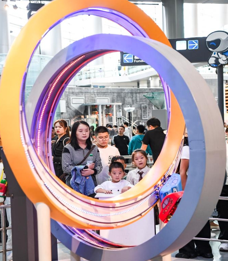 People visit Chongqing Science and Technology Museum in southwest China's Chongqing, Oct. 3, 2024. The National Day holiday, which runs from Oct. 1 to Oct. 7, is a peak travel and tourism season in China. Many children choose to spend their holiday with their parents at Chongqing Science and Technology Museum to learn knowledge and have a touch with the charm of science and technology. (Xinhua/Wang Quanchao)