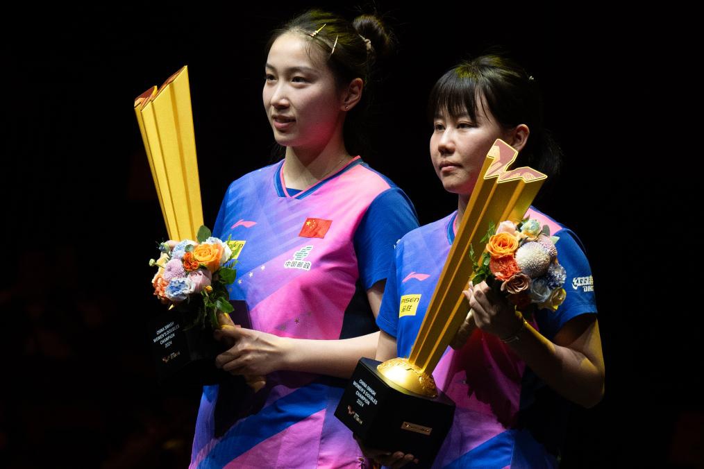 Qian Tianyi/Chen Xingtong (R) of China pose for photos during the award ceremony for the women's doubles at 2024 World Table Tennis (WTT) China Smash in Beijing, China, Oct. 5, 2024. (Xinhua/Xiao Yijiu)