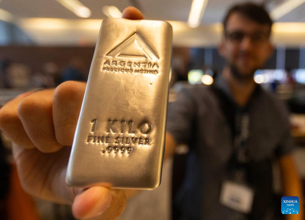 A dealer shows a silver bar during the 2024 Toronto Coin Expo in Toronto, Canada, on Oct. 4, 2024. Featuring over 40 coin & banknote dealers, the two-day event kicked off here on Friday. (Photo by Zou Zheng/Xinhua)