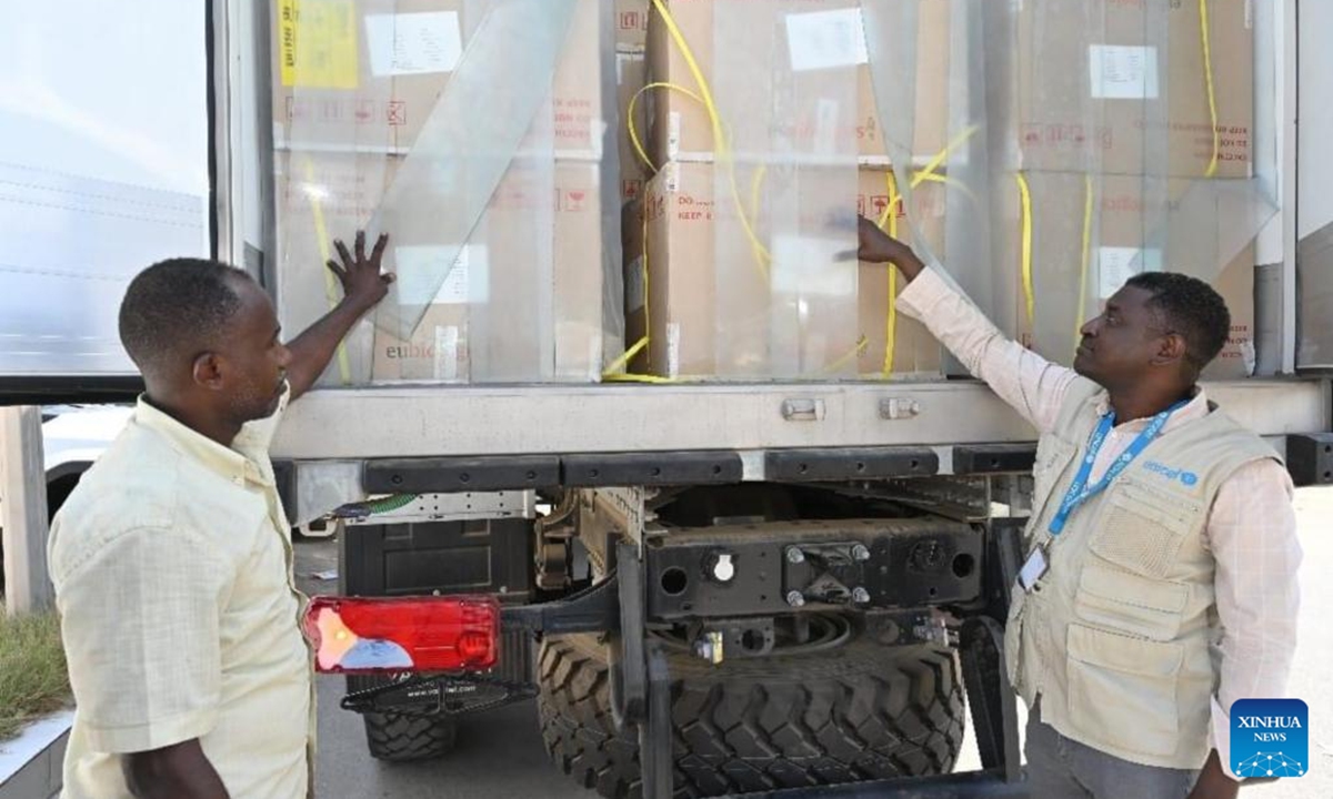 Officials of Sudan's health ministry receive cholera vaccine doses in Port Sudan, Sudan, Oct. 5, 2024. Sudan's health ministry said on Saturday it has received 1.4 million doses of cholera vaccine from international organizations, as the country grapples with an outbreak that has infected over 20,000 people. (Photo: Xinhua)