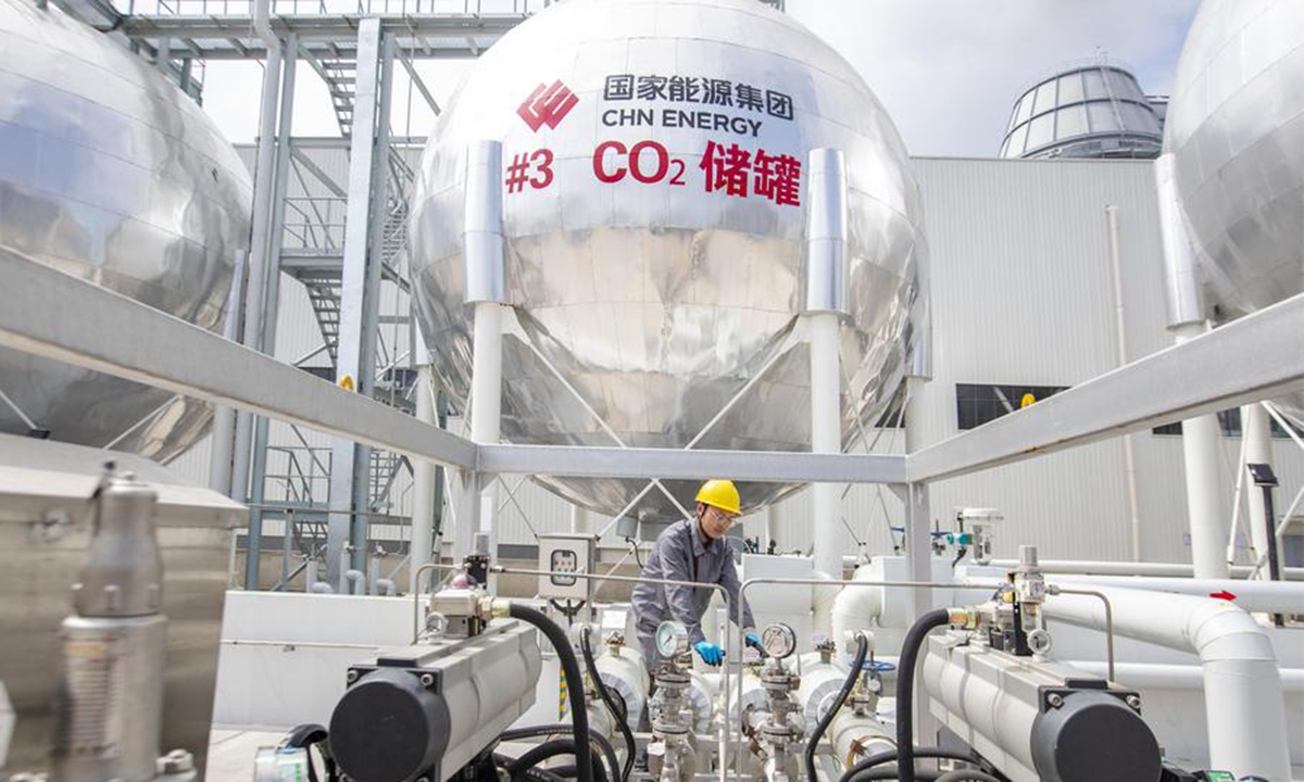 A technician checks the carbon capture, utilization and storage facility before operation at the Taizhou coal-fired power plant of China Energy Investment Corporation (China Energy) in Taizhou, east China's Jiangsu Province, June 1, 2023. (Photo: Xinhua)