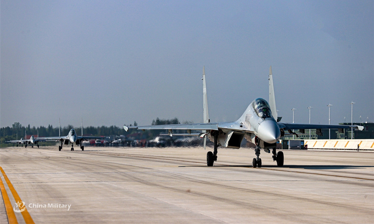 Fighter jets attached to an aviation brigade with the air force under the Chinese PLA Eastern Theater Command taxi on the runway in line to get ready for a long-distance flight training exercise on August 9, 2024. (Photo: eng.chinamil.com.cn)