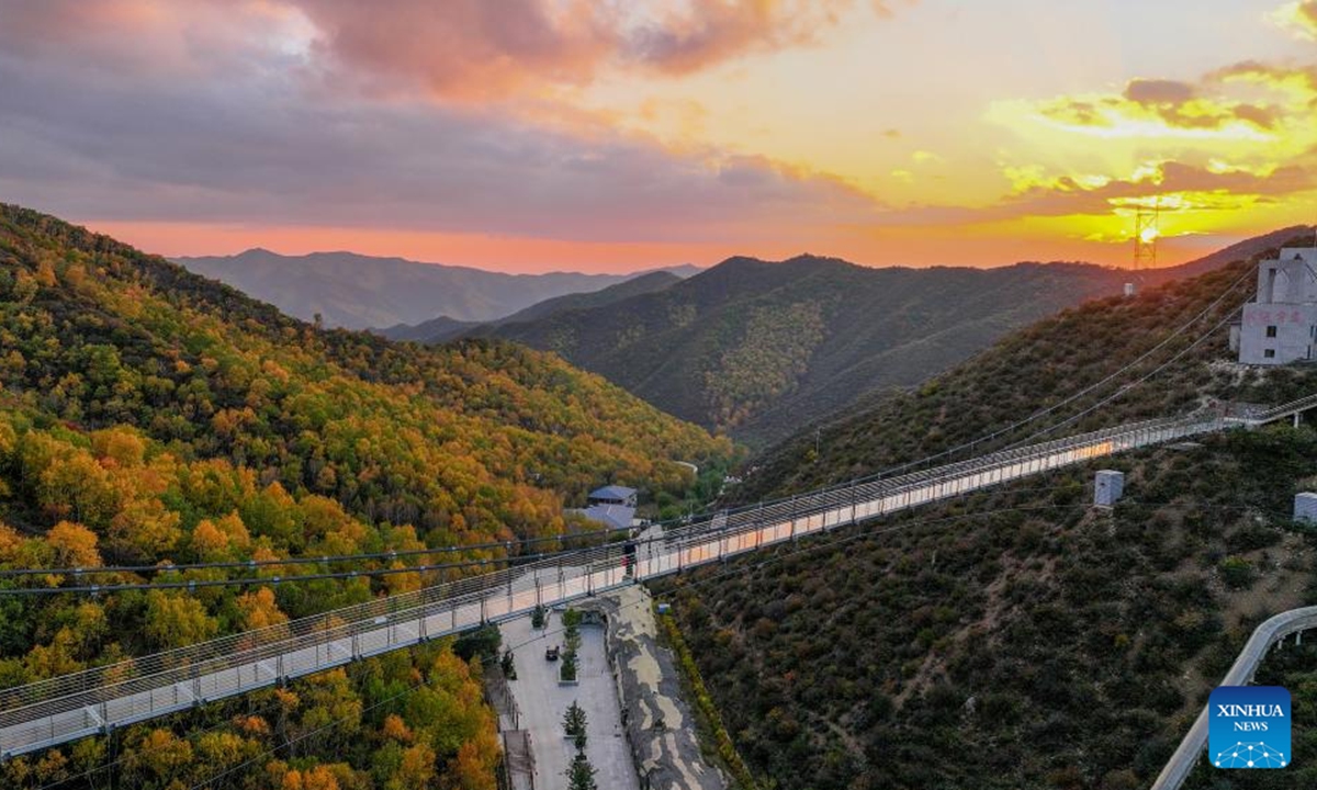 An aerial drone photo taken on Oct. 6, 2024 shows the autumn scenery in Zhuozi County of Ulanqab, north China's Inner Mongolia Autonomous Region. (Photo: Xinhua)