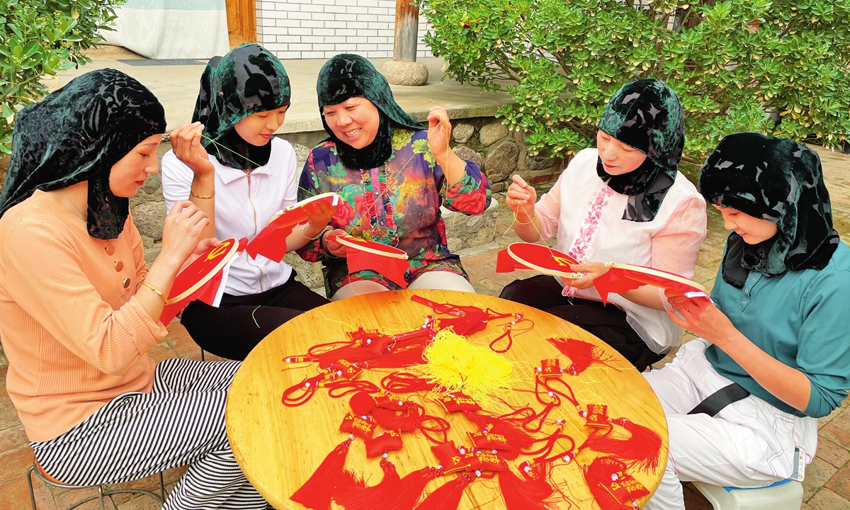 Women from the Dongxiang ethnic group gather to discuss embroidery techniques in 2021. 
Photo: Courtesy of China Rural Revitalization magazine