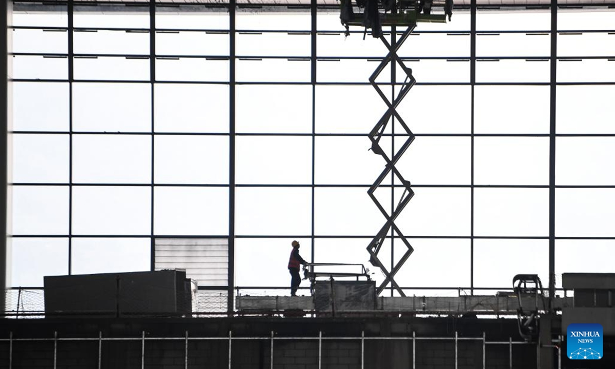 A construction worker works at the construction site of Chongqing East Railway Station and affiliated comprehensive transportation hub in southwest China's Chongqing, Oct. 6, 2024. Workers are busy constructing the Chongqing East Railway Station during the National Day holiday as the station is expected to start operation in 2025. (Photo: Xinhua)