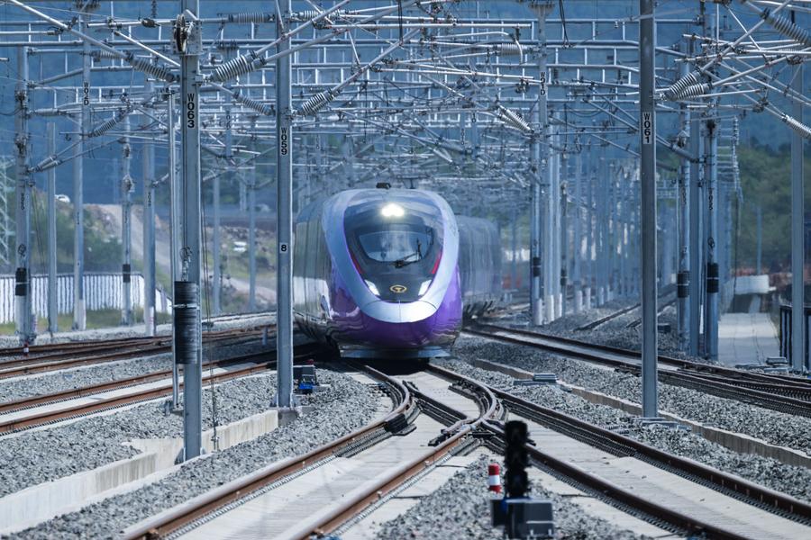 A bullet train pulls into Yiwu Railway Station of the Hangzhou-Wenzhou high-speed railway in Yiwu, east China's Zhejiang Province, Sept. 6, 2024. (Photo: Xinhua)