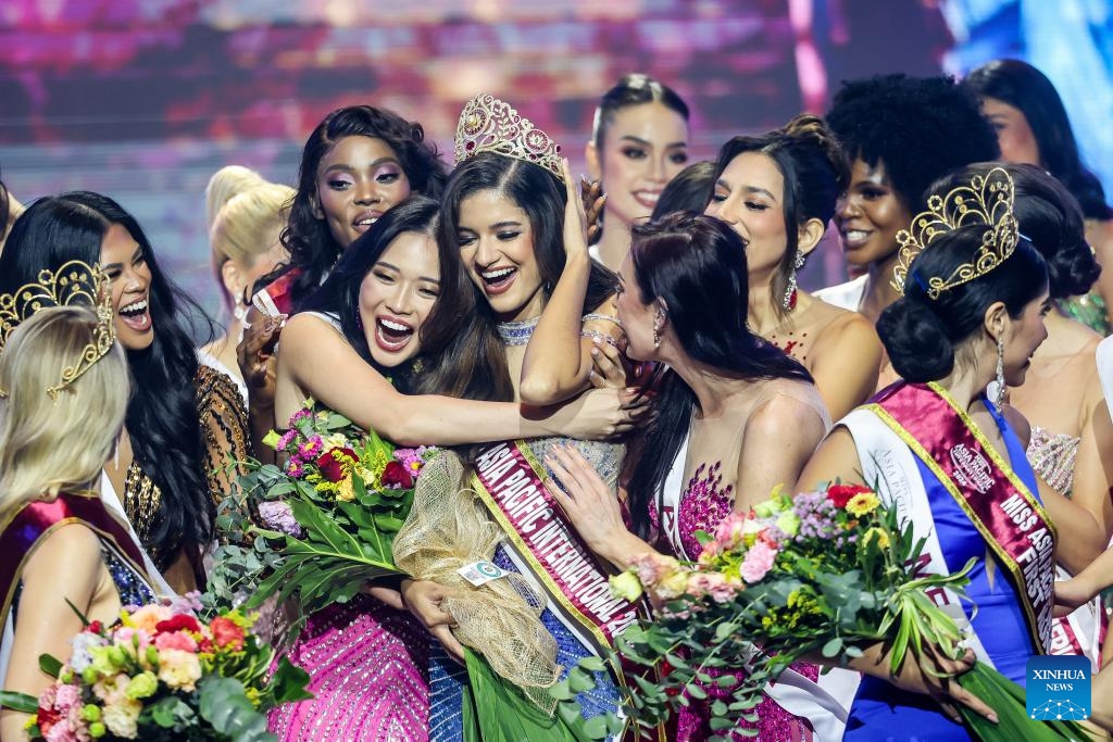 Newly-crowned Miss Asia Pacific International 2024 Janelis Leyba (C) from the United States is greeted by fellow contestants during the coronation night of the Miss Asia Pacific International 2024 beauty pageant in Pasay City, the Philippines, Oct. 7, 2024. Thirty-five contestants from various economies vied here for the title of the Miss Asia Pacific International 2024. (Photo: Xinhua)