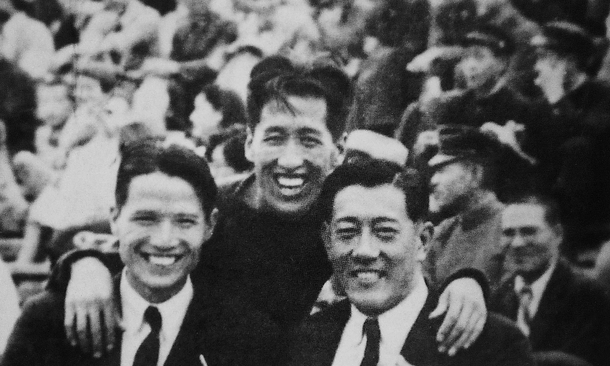 Liu Changchun (center) poses for a photo with friends at the 10th Olympic Games in Los Angeles, in July 1932. Photo: VCG