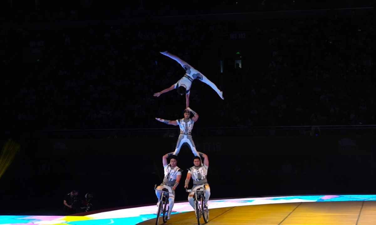 Photo: Courtesy of China National Acrobatics Troupe