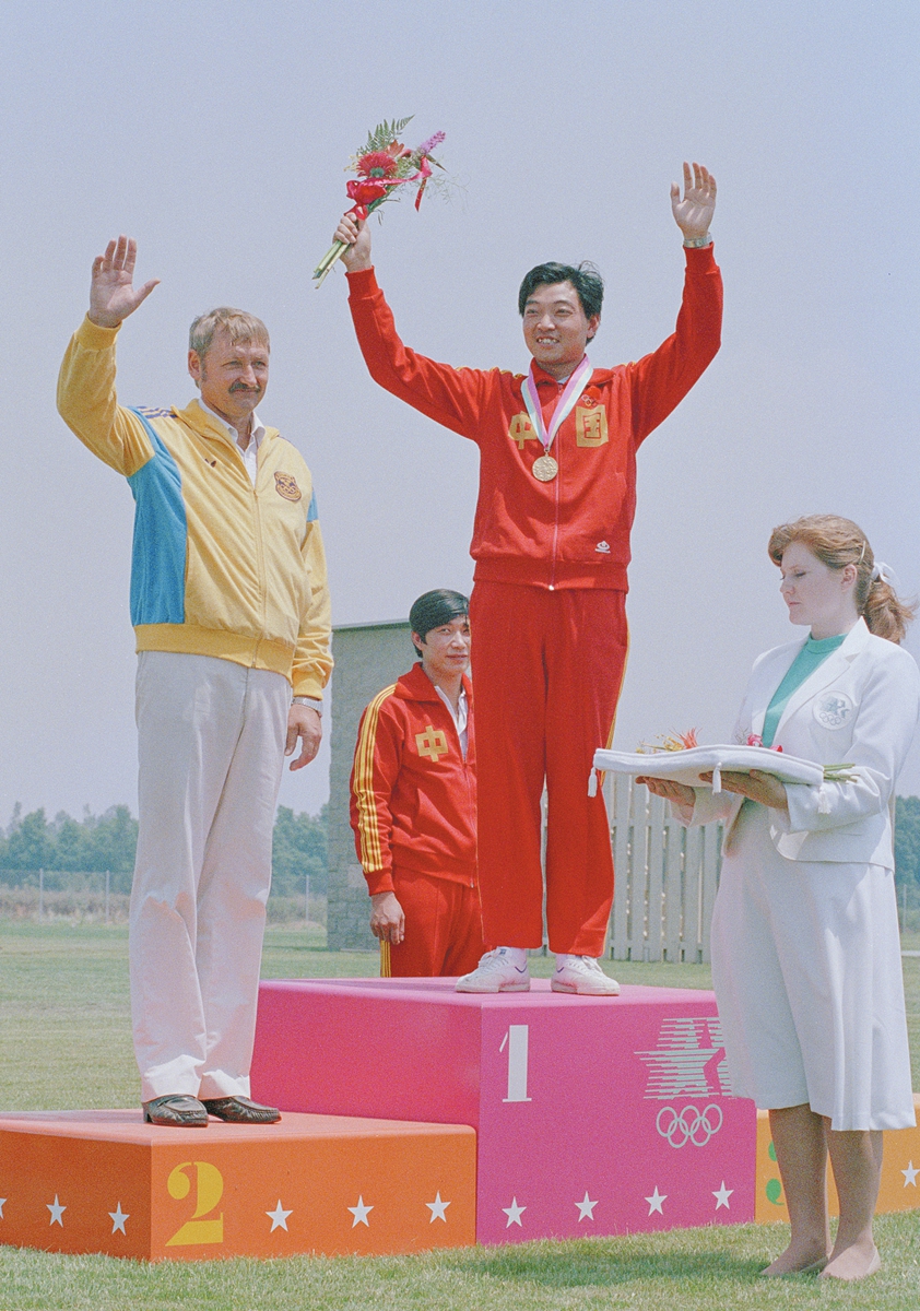 Xu Haifeng (center) wins China's first Olympic gold medal at the 1984 Summer Olympics in Los Angeles, on July 29, 1984. Photo: VCG