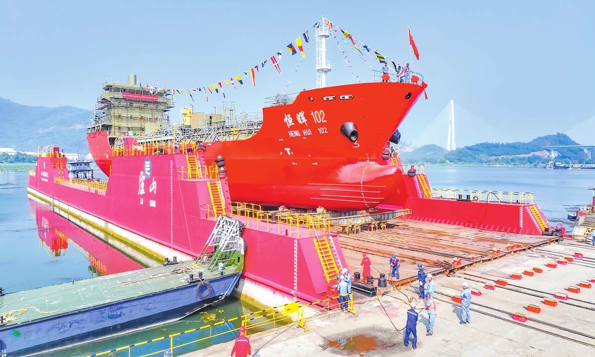 Heng Hui 102 leaves the dock in Jiujiang, East China's Jiangxi Province on October 9, 2024. The New Jiangzhou Shipbuilding Heavy Industry has taken orders for 18 new vessels from Chinese and foreign shipowners since November 2023, with foreign orders accounting for nearly 80 percent of the total, with delivery dates scheduled until 2027. Photo: VCG