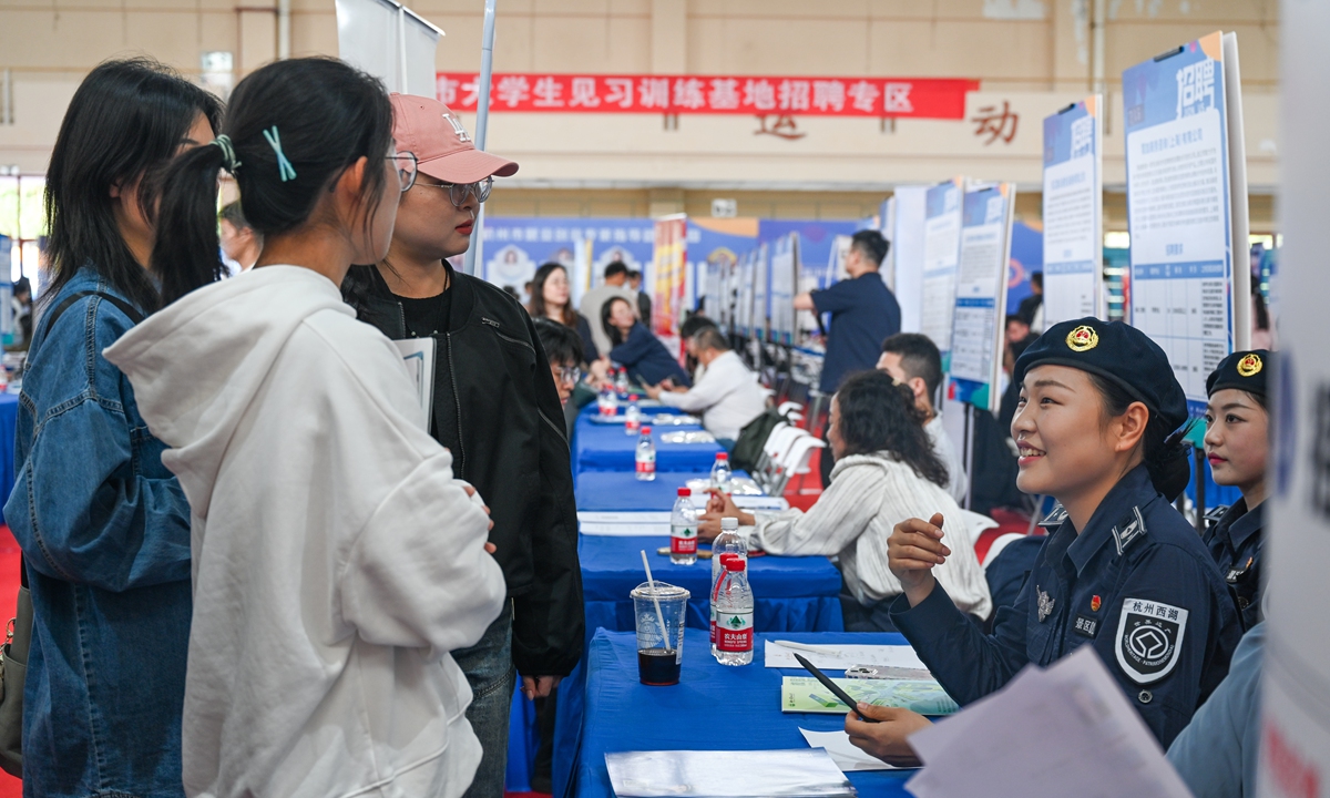 On October 10, 2024, students in Hangzhou, East China's Zhejiang Province, consult job openings at a special job fair for the less developed counties in the province, which has a total of 233 registered companies offering 2,200 positions. According to statistics from the Ministry of Education, in 2024, the number of college graduates in China is expected to reach 11.79 million, an increase of 210,000 compared to the previous year. Photo: VCG