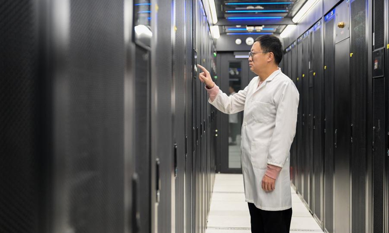 A staff member checks equipment at a data center of China Mobile in Horinger, Hohhot City, north China's Inner Mongolia, Nov. 28, 2023. (Photo: Xinhua)