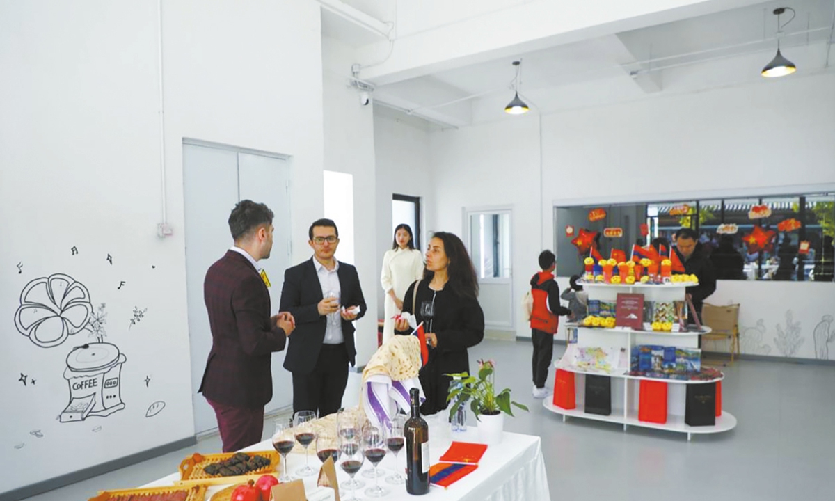 The Armenian Culture Days are officially kicked off with the Armenian National Theme Month festival. Delegates socialize at the opening ceremony. Photo: huanqiu.com