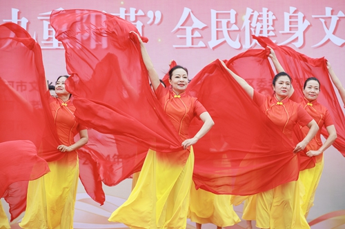 People stage a dance performance at an event to celebrate the Chongyang Festival in Luohe, Henan Province, on September 30, 2024. Photo: VCG