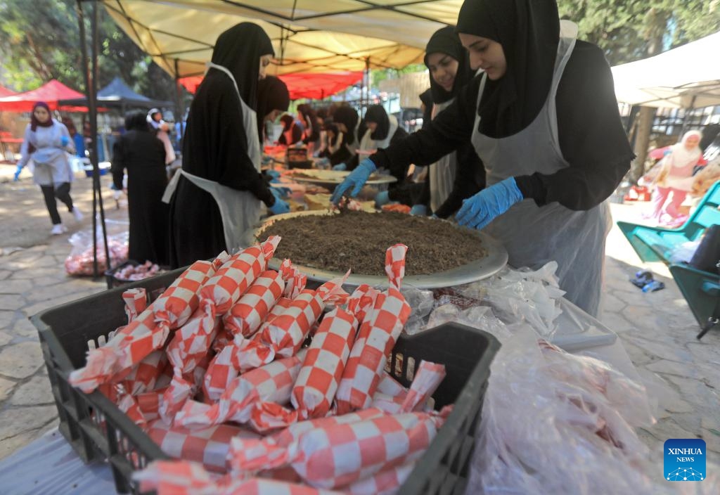 Volunteers prepare food for displaced people in Beirut, Lebanon, Oct. 9, 2024. (Photo: Xinhua)