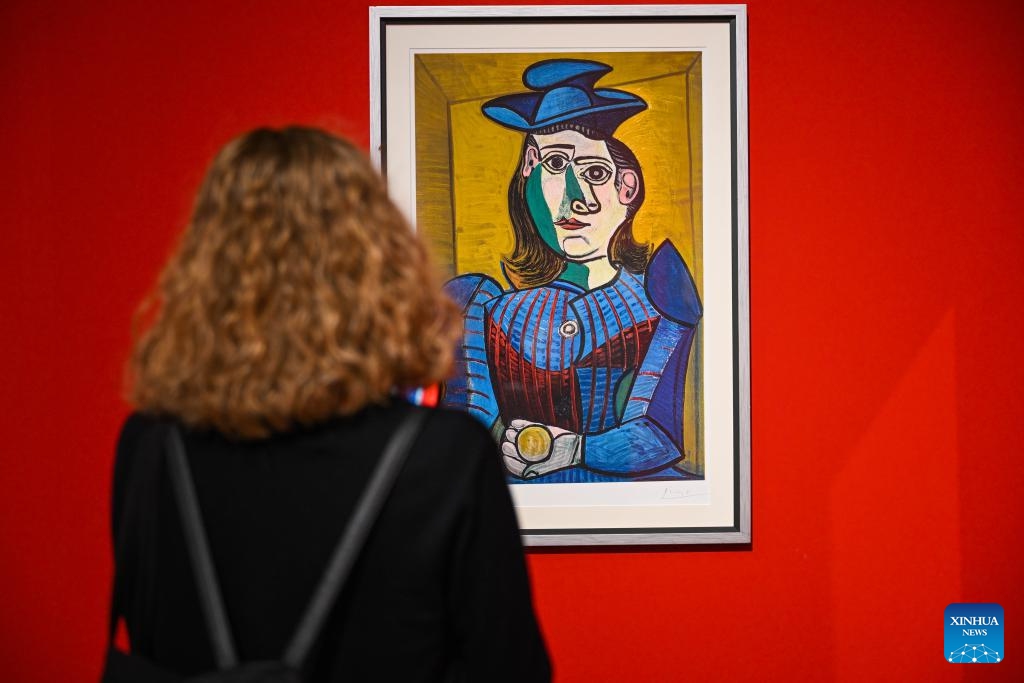 A visitor views an exhibition of Pablo Picasso's works at the Ataturk Cultural Center in Istanbul, Türkiye, Oct. 9, 2024. An exhibition showcasing over 100 artworks by Pablo Picasso was held here by the Turkish Culture and Tourism Ministry. (Photo: Xinhua)