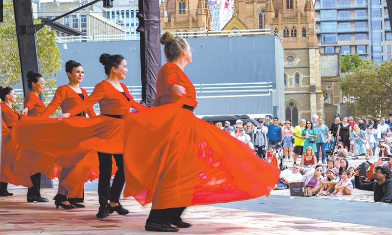 People watch a dance performance to celebrate the Chinese Lunar New Year at the Federation Square in Melbourne, Australia, on January 22, 2023. Photo: VCG