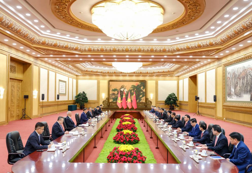 Xi Jinping, general secretary of the Communist Party of China Central Committee and Chinese president, meets with Luong Cuong, member of the Political Bureau of the Communist Party of Vietnam (CPV) Central Committee and permanent member of the CPV Central Committee Secretariat, at the Great Hall of the People in Beijing, capital of China, Oct. 11, 2024. (Photo: Xinhua)