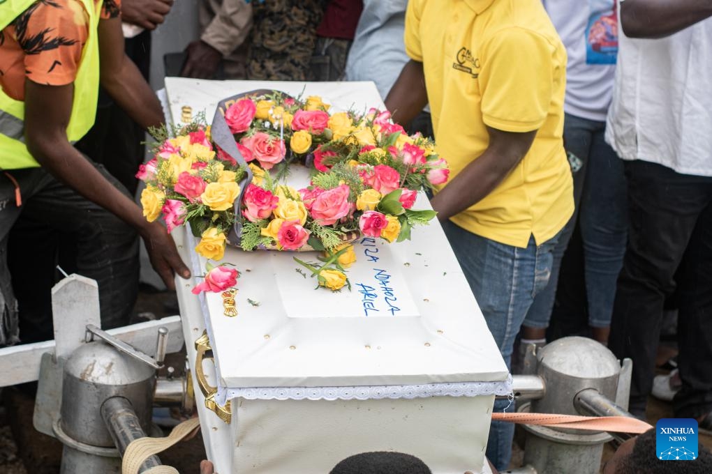 People carry a coffin during a funeral for victims of a recent ferry accident in Goma, the capital of the North Kivu Province in the eastern Democratic Republic of the Congo (DRC), on Oct. 10, 2024. (Photo: Xinhua)