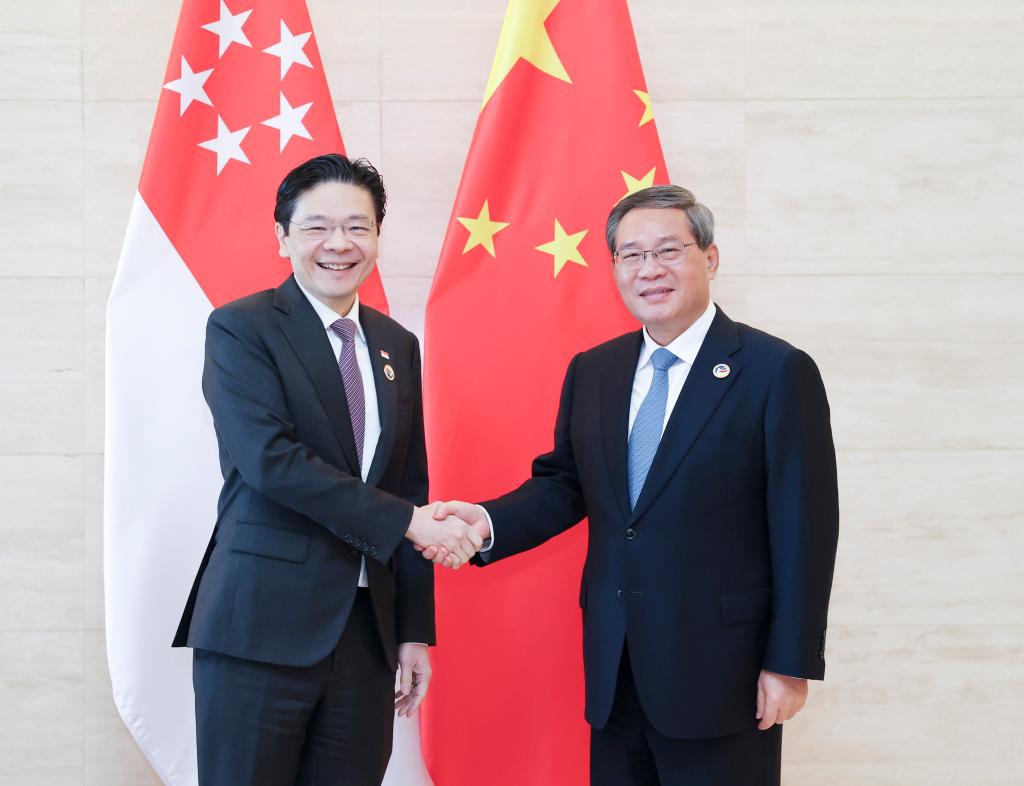 Chinese Premier Li Qiang meets with Singaporean Prime Minister Lawrence Wong on the sidelines of the leaders' meetings on East Asia cooperation held in Vientiane, Laos, Oct. 11, 2024. (Photo: Xinhua)