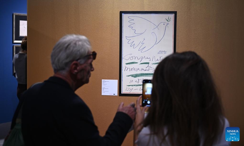 Visitors view an exhibition of Pablo Picasso's works at the Ataturk Cultural Center in Istanbul, Türkiye, Oct. 9, 2024. An exhibition showcasing over 100 artworks by Pablo Picasso was held here by the Turkish Culture and Tourism Ministry. (Photo: Xinhua)