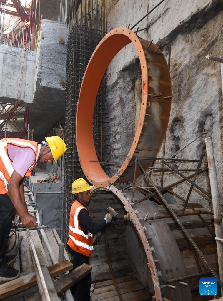 Workers work at the construction site of the Sanya River estuary passage project in Sanya, south China's Hainan Province, Oct. 12, 2024. The Sanya River estuary passage project undertaken by China Railway 20th Bureau Group is making steady progress. As the first underwater tunnel in Sanya, the project will further optimize the urban spatial layout and facilitate the development of the Hainan Free Trade Port. (Photo: Xinhua)