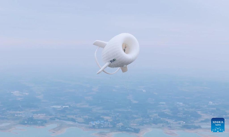 This photo taken on Oct. 10, 2024 shows the S500 buoyant airborne turbine (BAT) working up in the air generating power in Wuhan, central China's Hubei Province. China's domestically developed buoyant airborne turbine (BAT) reached a record height on Thursday in central China's Hubei Province, harnessing stronger, steadier winds from higher altitudes to generate power. (Photo: Xinhua)