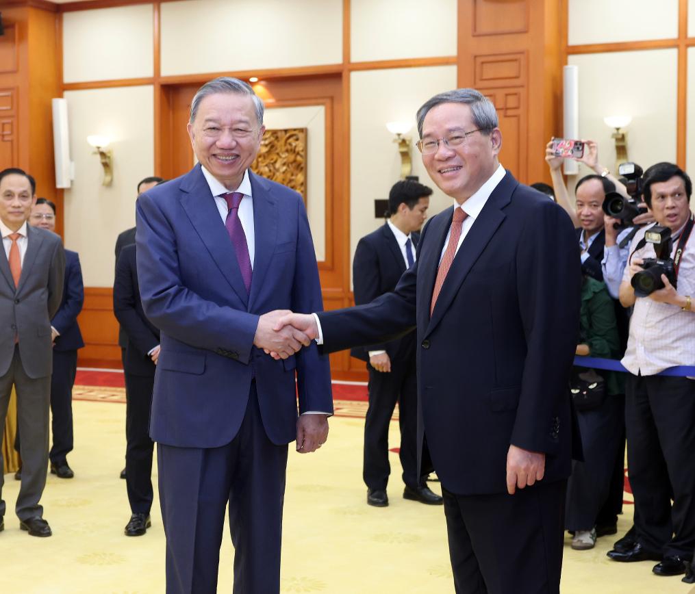 Chinese Premier Li Qiang meets with To Lam, general secretary of the Communist Party of Vietnam Central Committee and Vietnamese president, in Hanoi, Vietnam, Oct. 12, 2024.  (Photo: Xinhua)