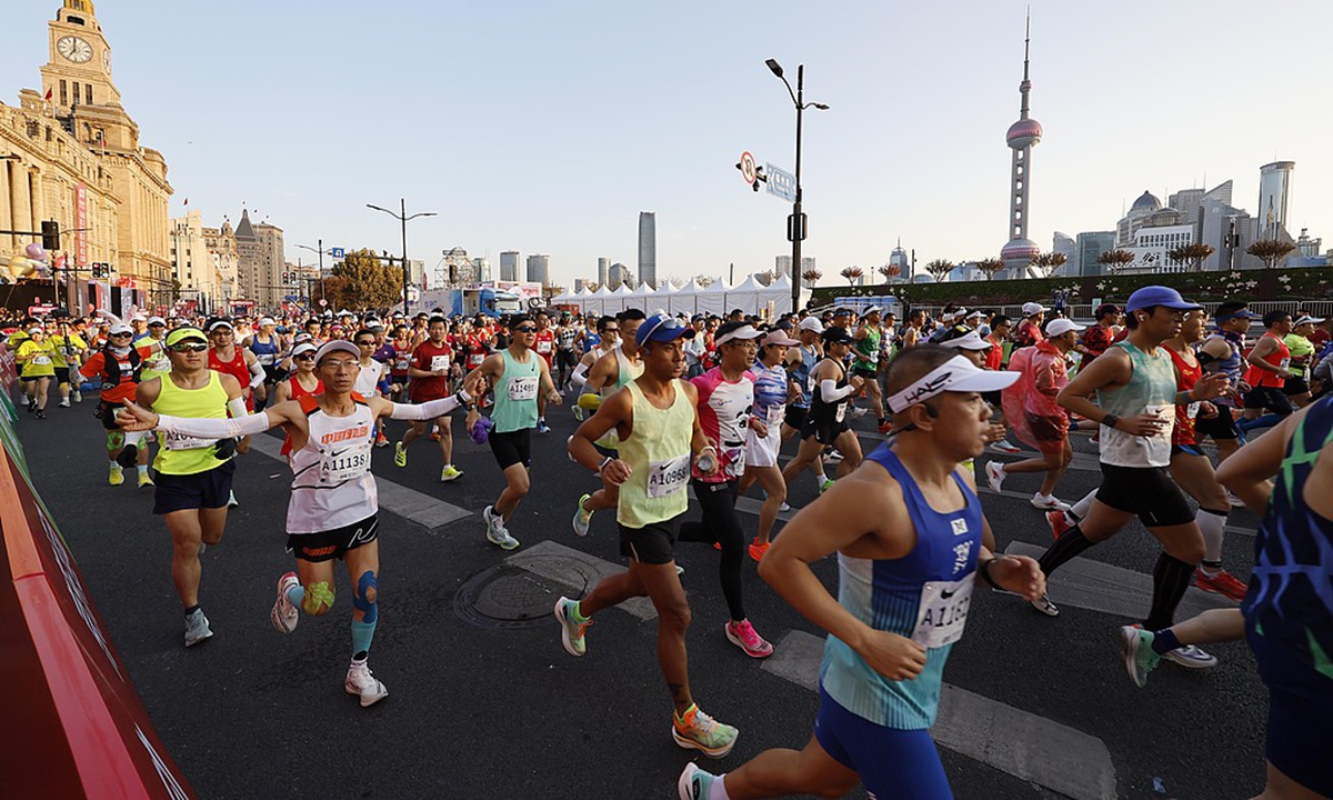 A total of around 38,000 runners from all over the world gather in Shanghai to take part in the Shanghai Marathon in Shanghai on November 26, 2023. This was the first time that international elite athletes took part in the race since the Shanghai Marathon was honored with the Platinum Label in 2020. Photo: VCG 