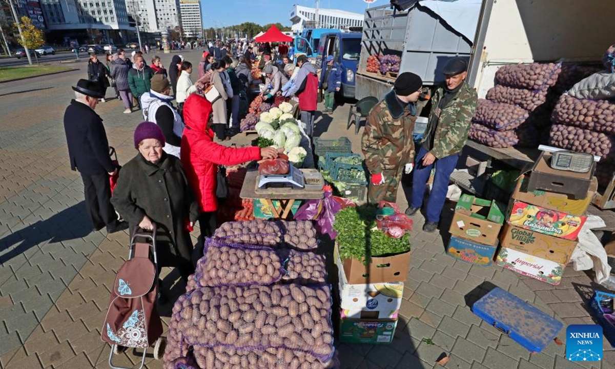 People buy agricultural products at the Belarusian Winter Agricultural Products Fair in Minsk, Belarus, Oct. 12, 2024. Belarusian Winter Agricultural Products Fair was held in Minsk on Saturday as local people buy products to prepare for the coming winter. (Photo: Xinhua)