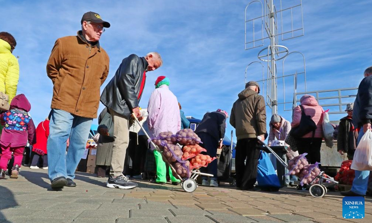 People buy agricultural products at the Belarusian Winter Agricultural Products Fair in Minsk, Belarus, Oct. 12, 2024. Belarusian Winter Agricultural Products Fair was held in Minsk on Saturday as local people buy products to prepare for the coming winter. (Photo: Xinhua)