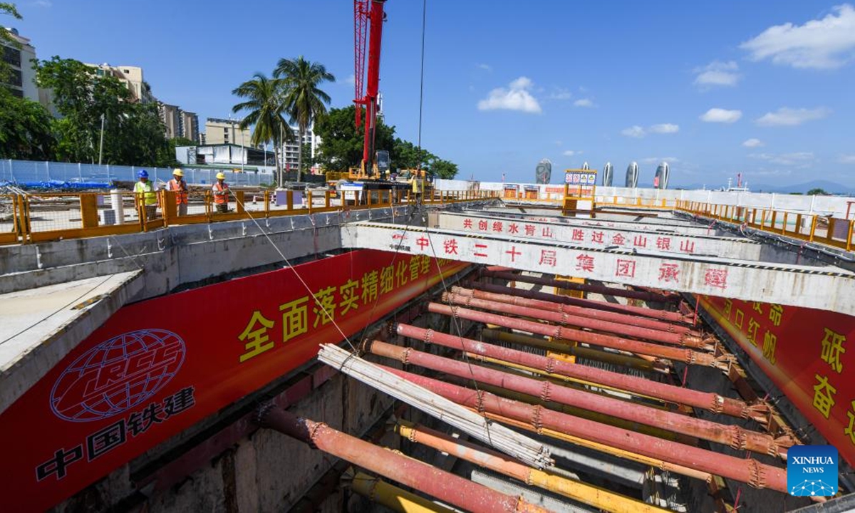 Workers work at the construction site of the Sanya River estuary passage project in Sanya, south China's Hainan Province, Oct. 12, 2024. The Sanya River estuary passage project undertaken by China Railway 20th Bureau Group is making steady progress. As the first underwater tunnel in Sanya, the project will further optimize the urban spatial layout and facilitate the development of the Hainan Free Trade Port. (Photo: Xinhua)