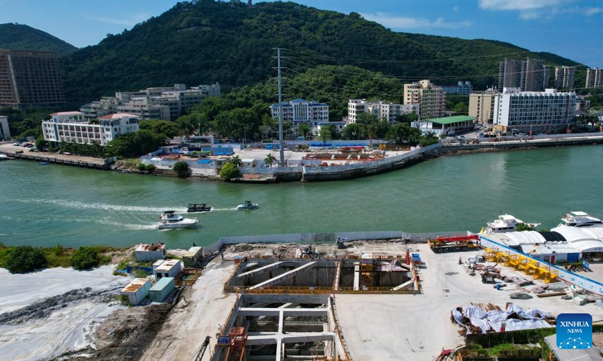 A drone photo shows the construction site of the Sanya River estuary passage project in Sanya, south China's Hainan Province, Oct. 12, 2024. The Sanya River estuary passage project undertaken by China Railway 20th Bureau Group is making steady progress. As the first underwater tunnel in Sanya, the project will further optimize the urban spatial layout and facilitate the development of the Hainan Free Trade Port. (Photo: Xinhua)