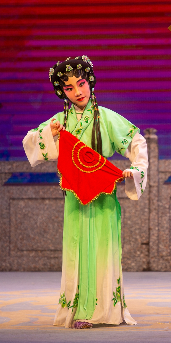 A young Cantonese opera actress performs on the stage.  Photo: VCG