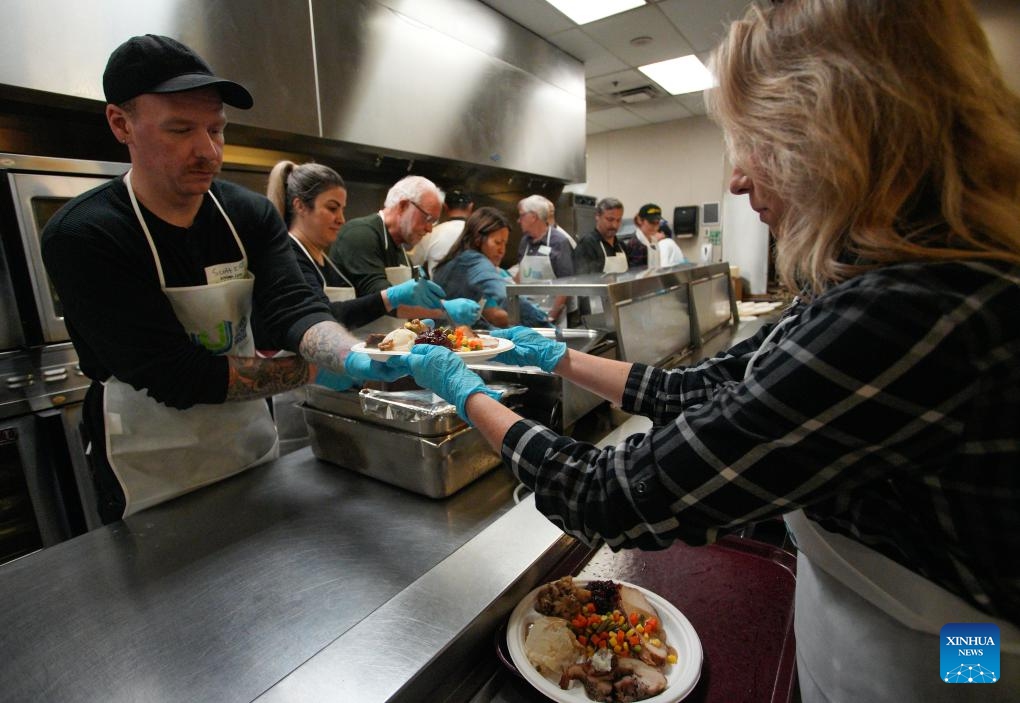 Volunteers prepare Thanksgiving meals in Vancouver, British Columbia, Canada, on Oct. 14, 2024. Over 2,500 free meals were prepared on Monday by a local charitable organization to be offered to the people in need. (Photo: Xinhua)