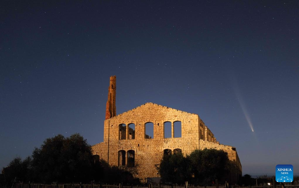 The comet C/2023 A3 (Tsuchinshan-ATLAS) is seen over La Fornace Penna, Ragusa, Sicily, Italy, on Oct. 14 2024. (Photo: Xinhua)