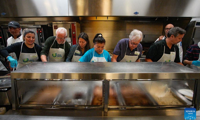 Volunteers prepare Thanksgiving meals in Vancouver, British Columbia, Canada, on Oct. 14, 2024. Over 2,500 free meals were prepared on Monday by a local charitable organization to be offered to the people in need. (Photo: Xinhua)